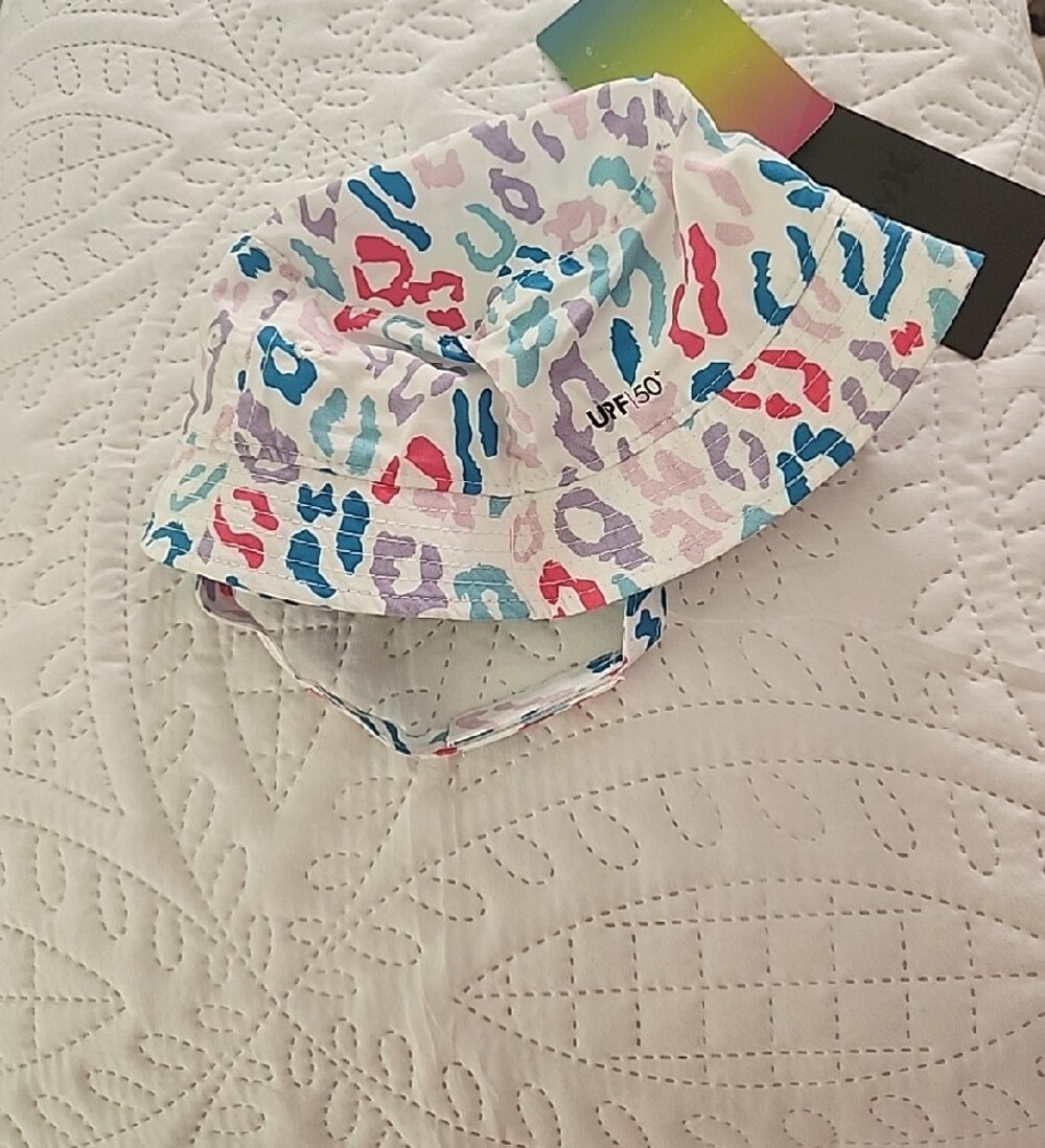 Hurley Kids UPF 50+ White Sun Hat with Multicolor Leopard Print